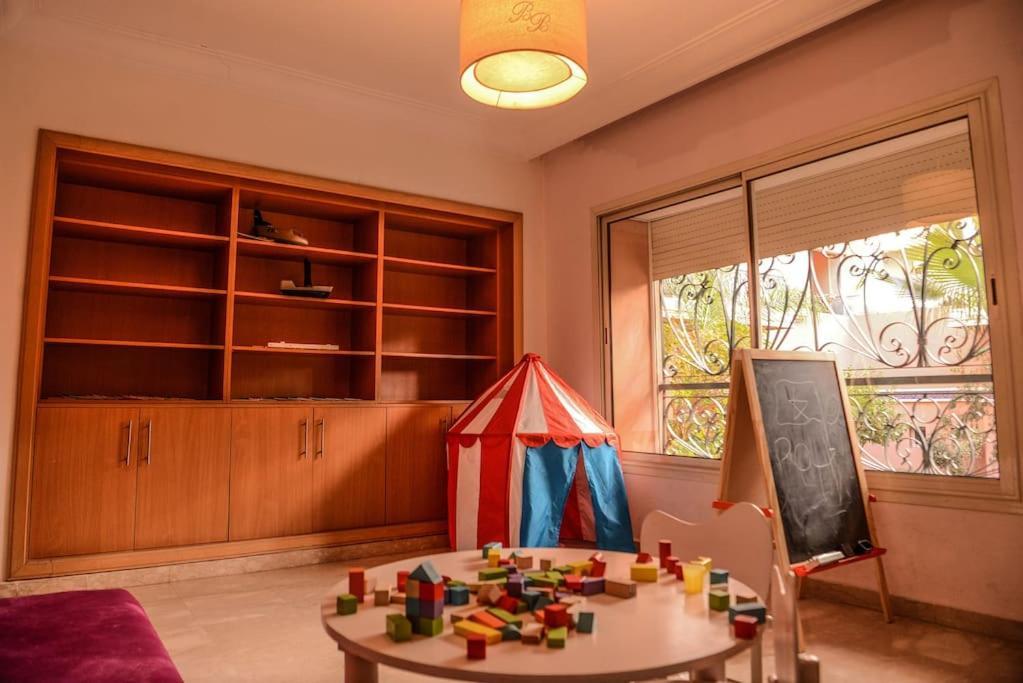 Beautiful, Great Equipped 122 M Holiday Apartment Near Majorelle Garden And Gueliz With Pool Views And A Large Balcony And Terrace Marrakesh Extérieur photo