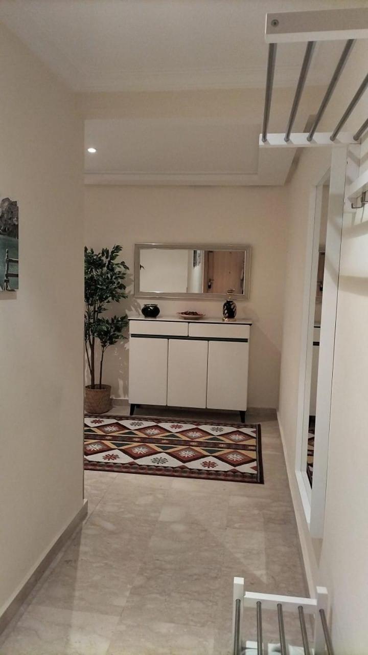 Beautiful, Great Equipped 122 M Holiday Apartment Near Majorelle Garden And Gueliz With Pool Views And A Large Balcony And Terrace Marrakesh Extérieur photo
