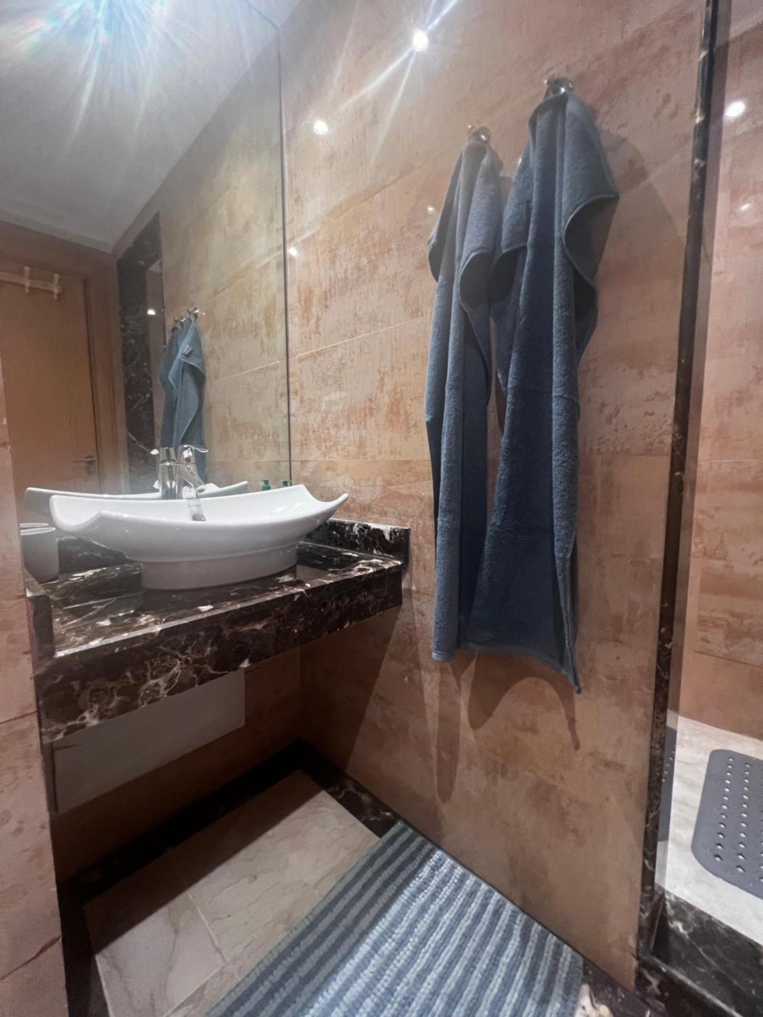 Beautiful, Great Equipped 122 M Holiday Apartment Near Majorelle Garden And Gueliz With Pool Views And A Large Balcony And Terrace Marrakesh Extérieur photo