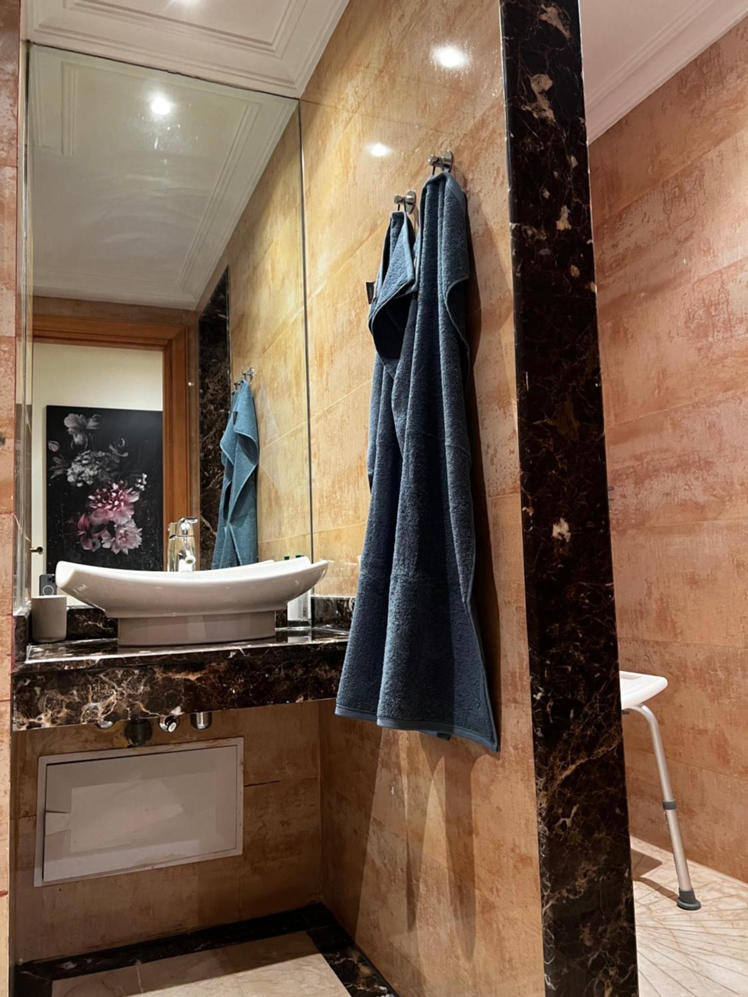Beautiful, Great Equipped 122 M Holiday Apartment Near Majorelle Garden And Gueliz With Pool Views And A Large Balcony And Terrace Marrakesh Extérieur photo
